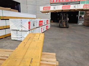 Structural LVL E13 Engineered Wood LVL Beams 400 x 45mm H2S Treated SENSO Framing LVL 13