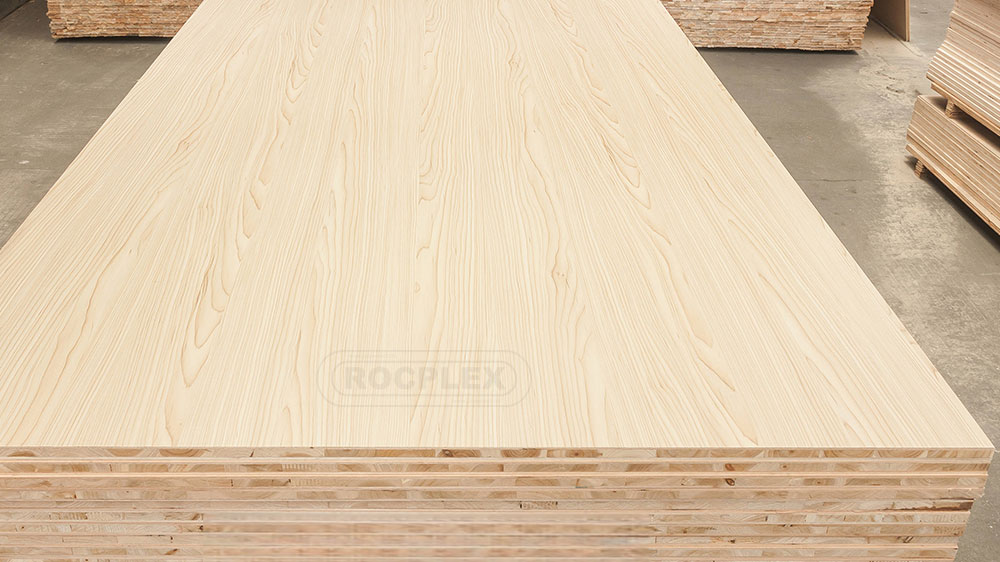 ROCPLEX furniture‑grade blockboard panels feature softwood strip cores bonded with hardwood veneers or melamine faces, delivering excellent screw-holding, lightweight yet sturdy, moisture-resistant surfaces ideal for cabinets, shelves, doors, and custom furniture—available wholesale from ROCPLEX, a leading blockboard supplier.