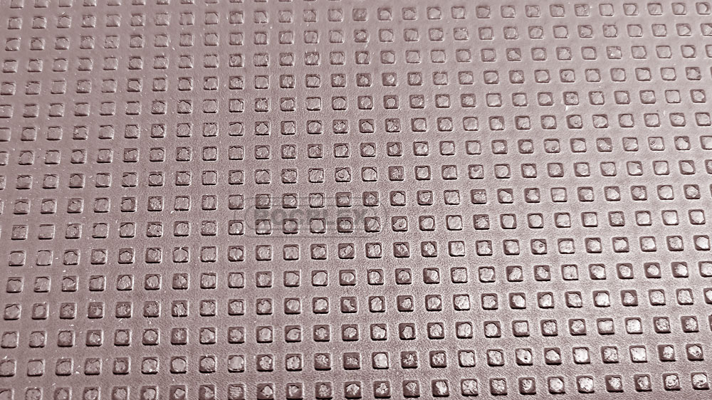 ROCPLEX grid antislip plywood price for phenolic film faced waterproof anti slip plywood with hexagonal mesh surface R12 slip resistance edge sealed birch core designed for trailers trucks marine decks scaffolding concrete formwork and industrial flooring – get affordable non slip plywood price from China factory supplier.
