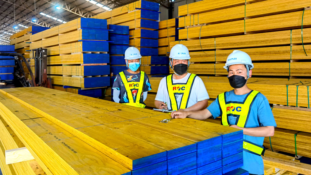SENSO LVL Timber, LVL Timber Beams, Engineered LVL Wood, Structural Laminated Veneer Lumber, SENSO Timber Factory, Yellow LVL Formwork Timber, SENSO LVL Supplier, Construction Grade LVL Timber, Structural Timber Beams, LVL Timber Production Process, Heavy Duty Formwork Beams, Durable LVL Engineered Timber, ROC Timber Beams